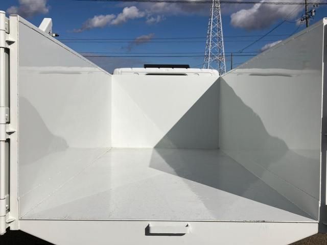 MITSUBISHI CANTER 2025