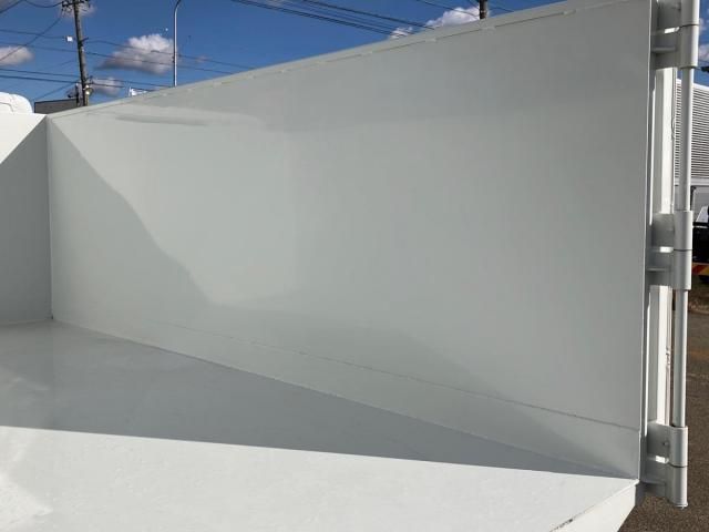 MITSUBISHI CANTER 2025