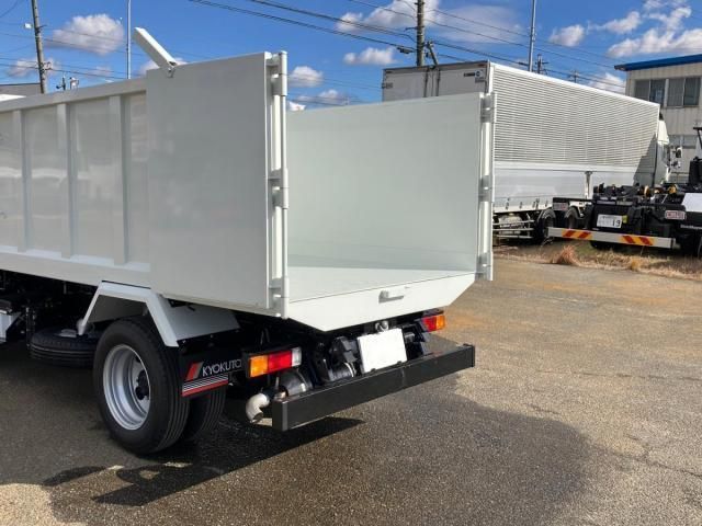 MITSUBISHI CANTER 2025