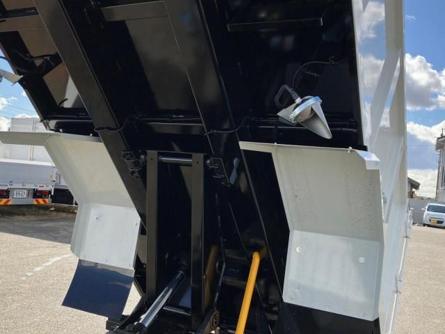 MITSUBISHI CANTER 2025