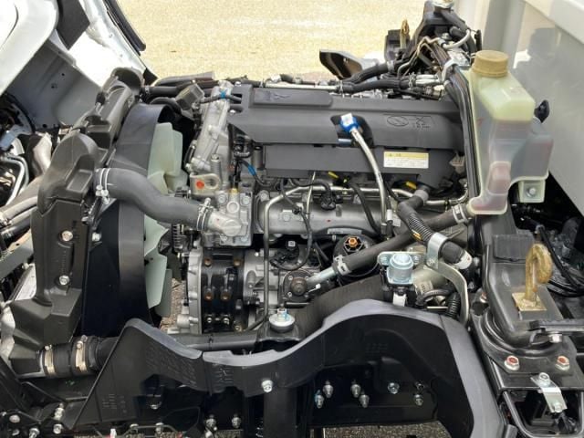 MITSUBISHI CANTER 2025