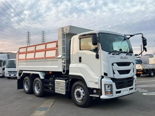 ISUZU GIGA 2023