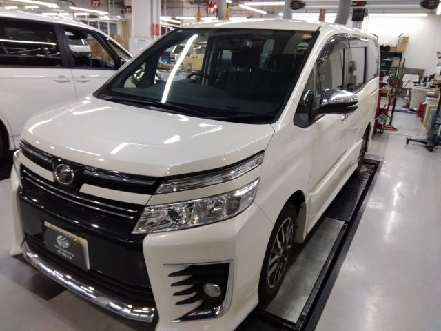 TOYOTA VOXY 2015