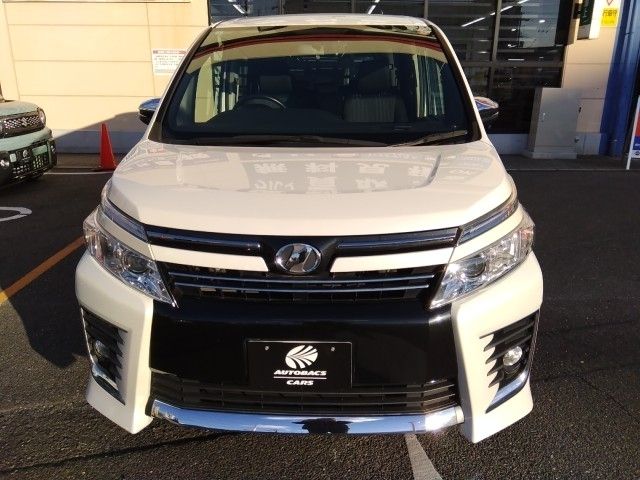 TOYOTA VOXY 2015