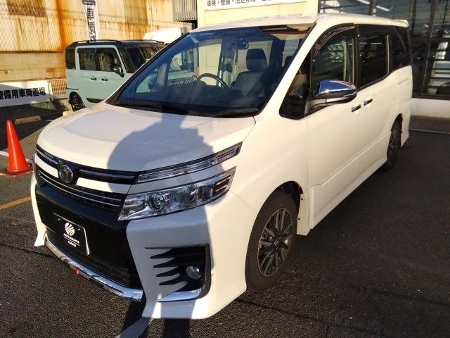 TOYOTA VOXY 2015
