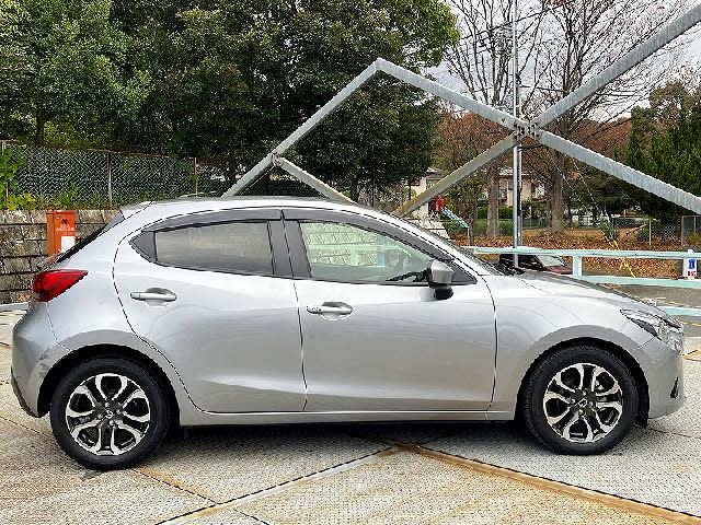 MAZDA DEMIO 2015