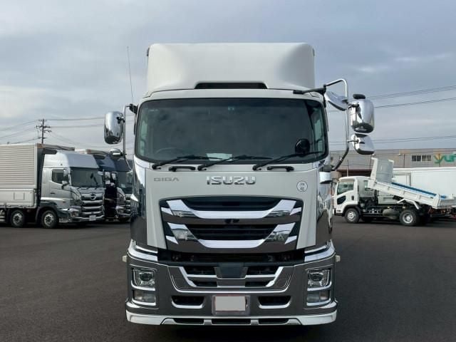 ISUZU GIGA 2018