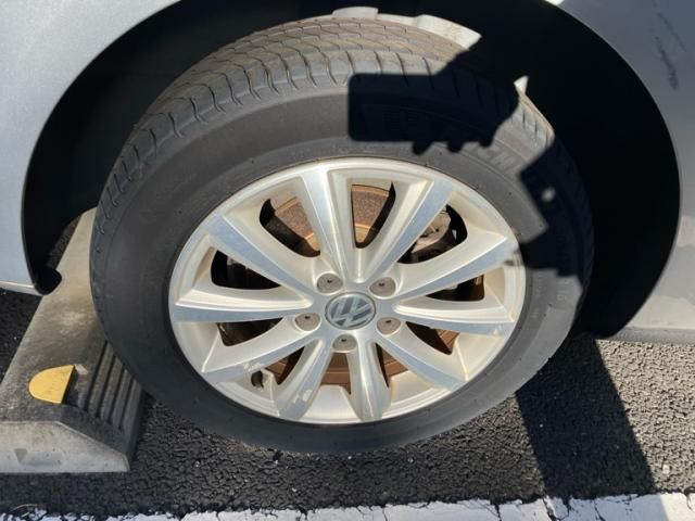 VOLKSWAGEN VOLKSWAGEN GOLF TOURAN 2011