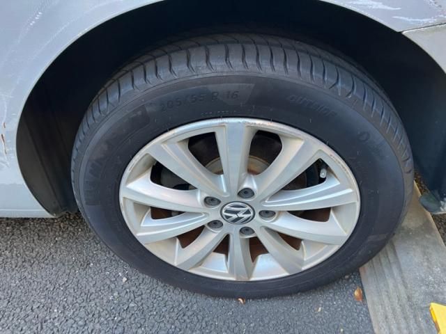 VOLKSWAGEN VOLKSWAGEN GOLF TOURAN 2011