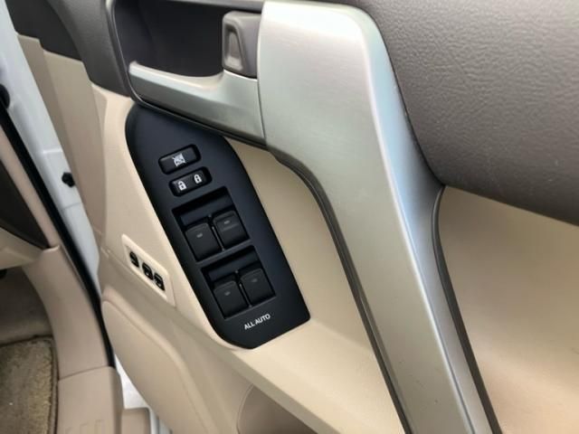 TOYOTA LANDCRUISER PRADO 2019