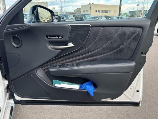 TOYOTA LEXUS LS500h 2021