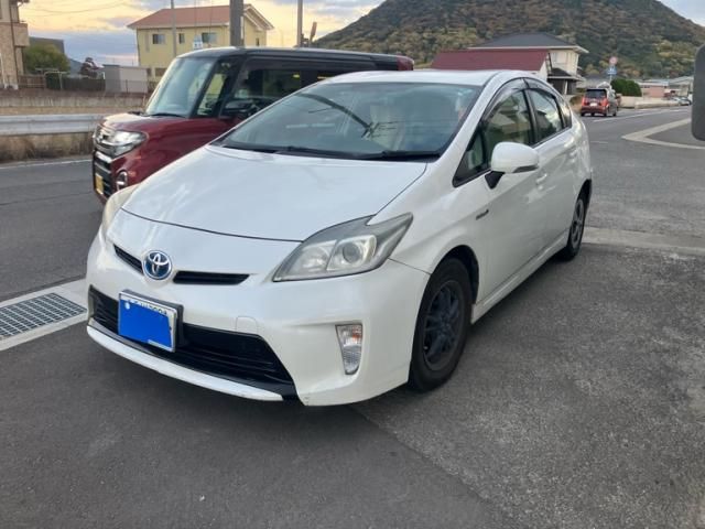 TOYOTA PRIUS 2013