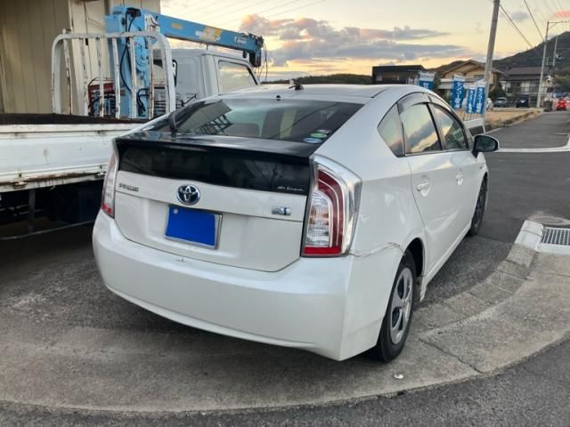 TOYOTA PRIUS 2013