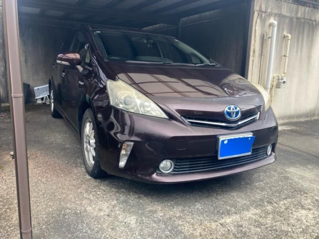 TOYOTA PRIUS Alpha 2013