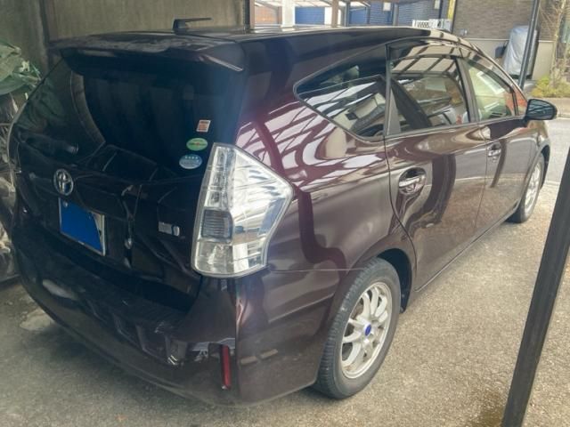 TOYOTA PRIUS Alpha 2013