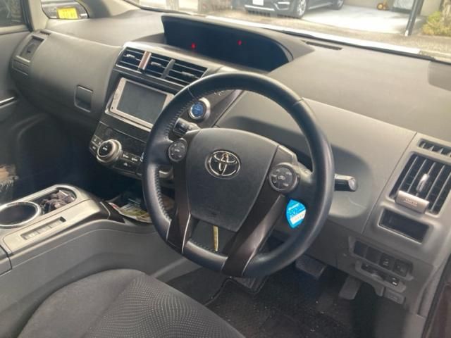 TOYOTA PRIUS Alpha 2013