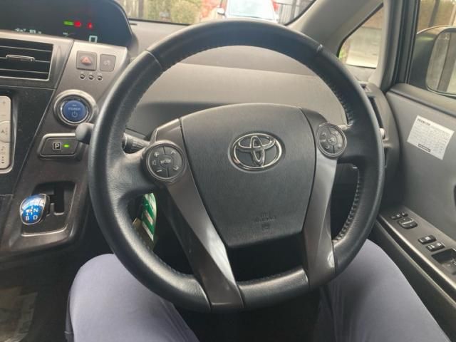 TOYOTA PRIUS Alpha 2013