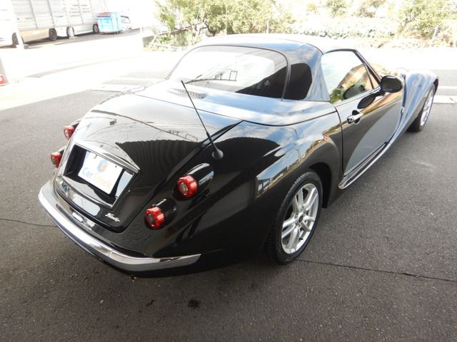 MITSUOKA Himiko 2012