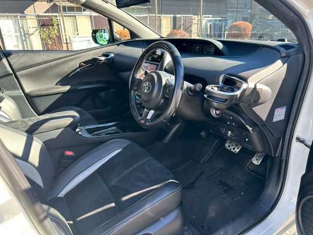 TOYOTA PRIUS PHV 2018