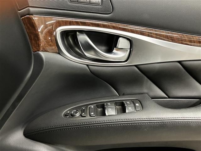 NISSAN FUGA 4WD 2015