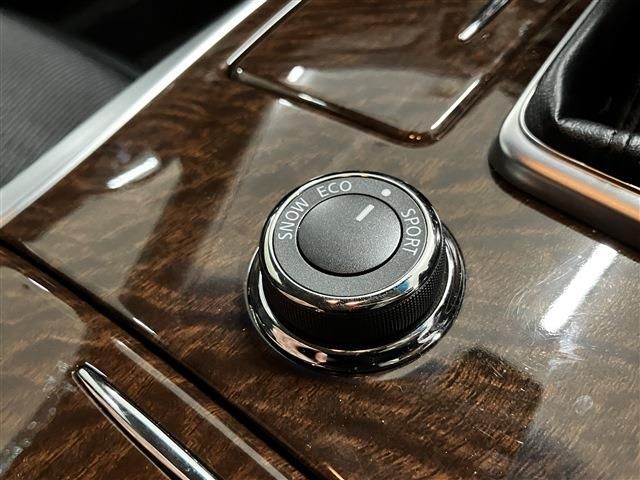 NISSAN FUGA 4WD 2015