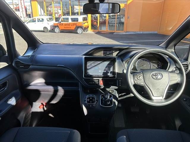 TOYOTA VOXY HYBRID 2015