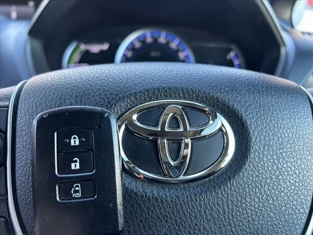 TOYOTA VOXY HYBRID 2015