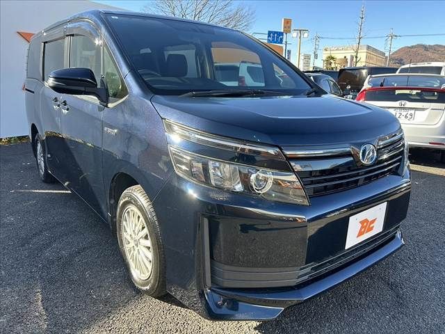 TOYOTA VOXY HYBRID 2015