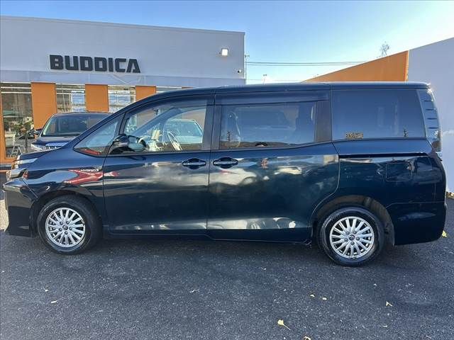 TOYOTA VOXY HYBRID 2015