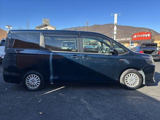 TOYOTA VOXY HYBRID 2015