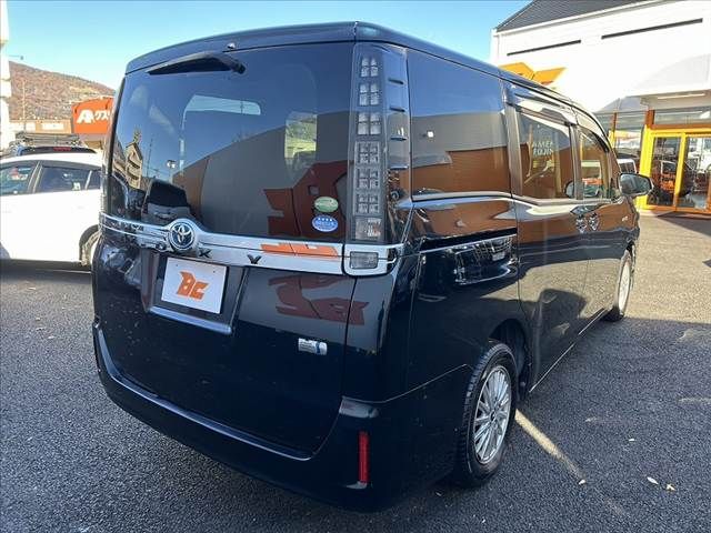 TOYOTA VOXY HYBRID 2015