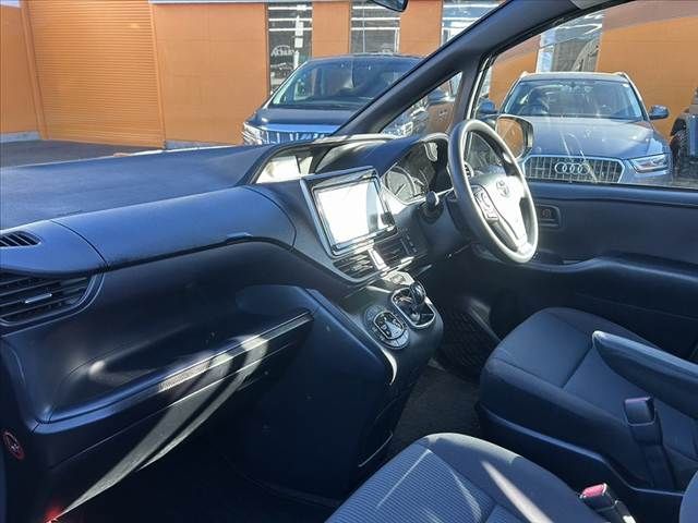 TOYOTA VOXY HYBRID 2015