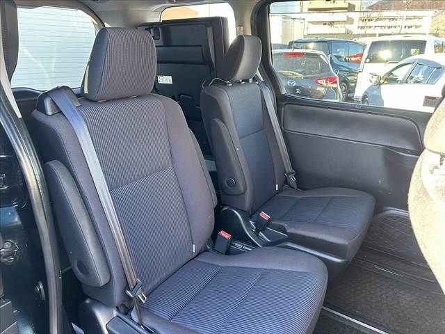 TOYOTA VOXY HYBRID 2015