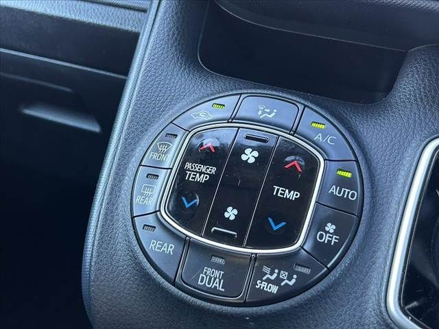 TOYOTA VOXY HYBRID 2015