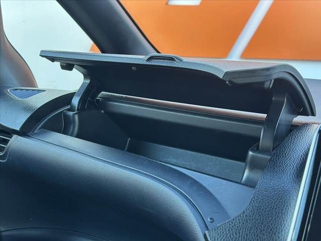 TOYOTA VOXY HYBRID 2015