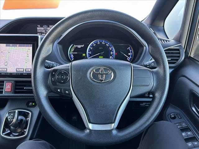 TOYOTA VOXY HYBRID 2015