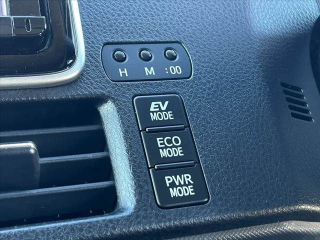 TOYOTA VOXY HYBRID 2015