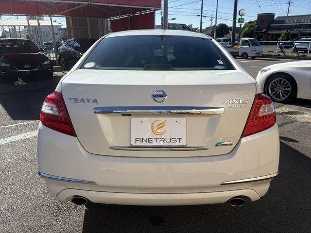 NISSAN TEANA 2011