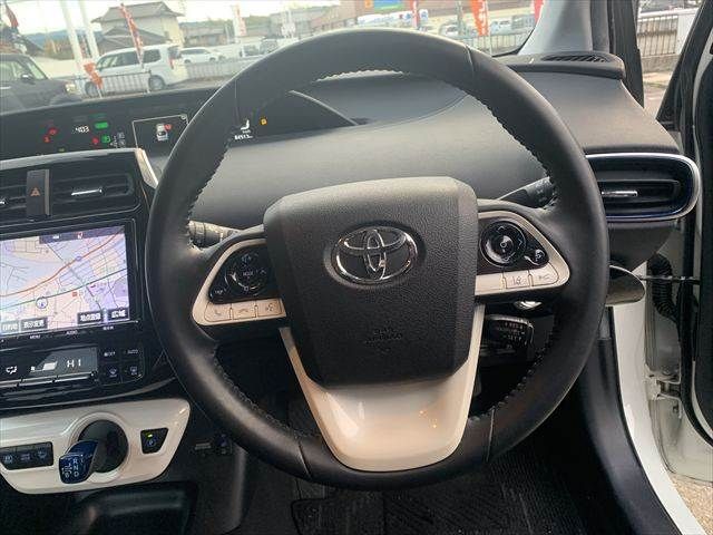 TOYOTA PRIUS 2018
