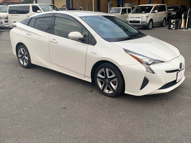 TOYOTA PRIUS 2018