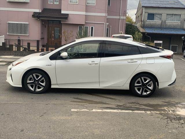 TOYOTA PRIUS 2018