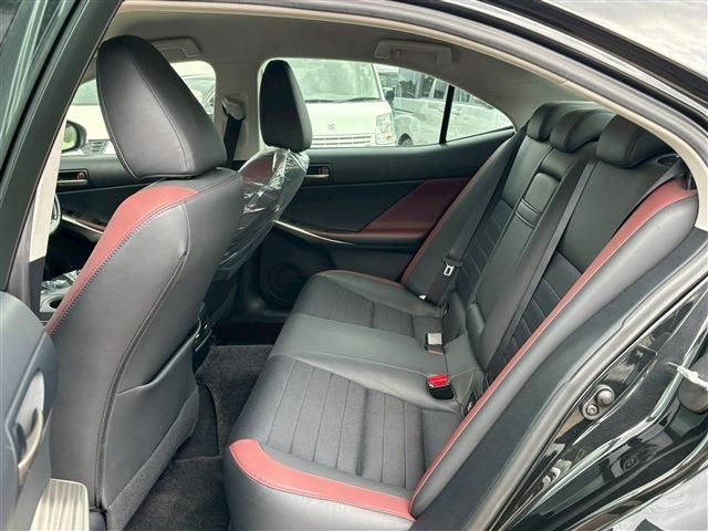 TOYOTA LEXUS IS300h 2016