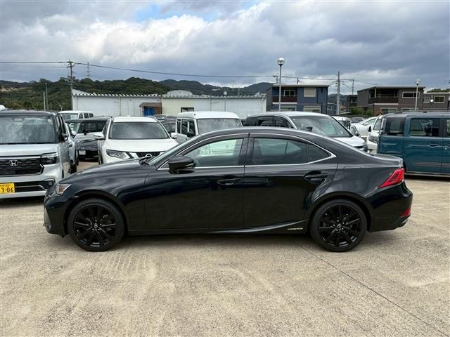 TOYOTA LEXUS IS300h 2016