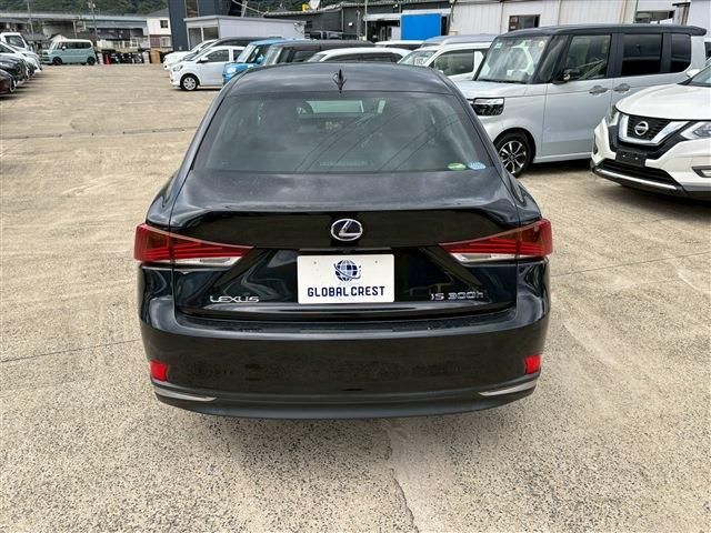 TOYOTA LEXUS IS300h 2016