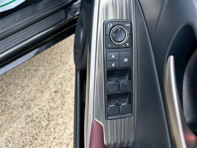 TOYOTA LEXUS IS300h 2016