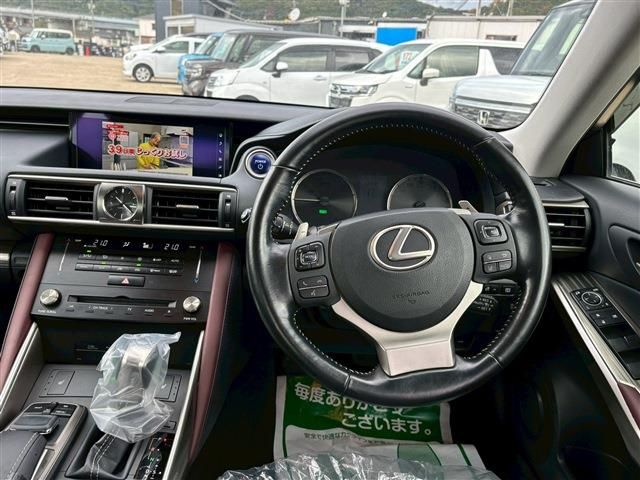 TOYOTA LEXUS IS300h 2016