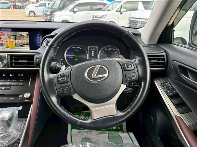 TOYOTA LEXUS IS300h 2016