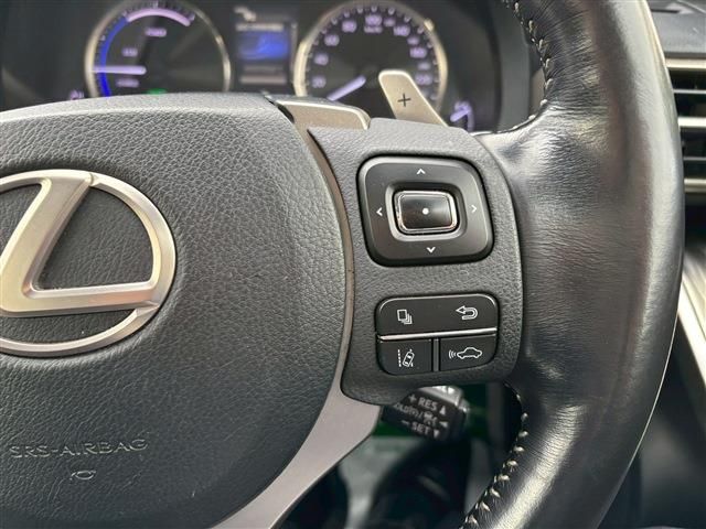 TOYOTA LEXUS IS300h 2016