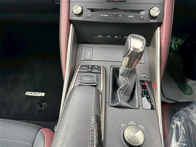 TOYOTA LEXUS IS300h 2016