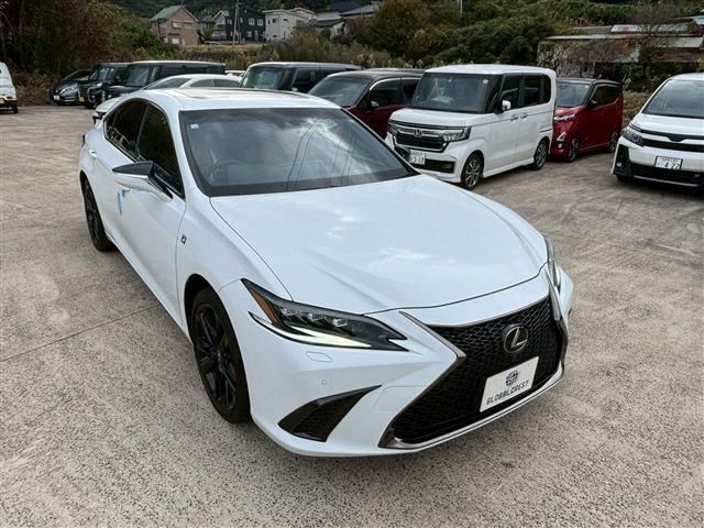 TOYOTA LEXUS ES300h 2023